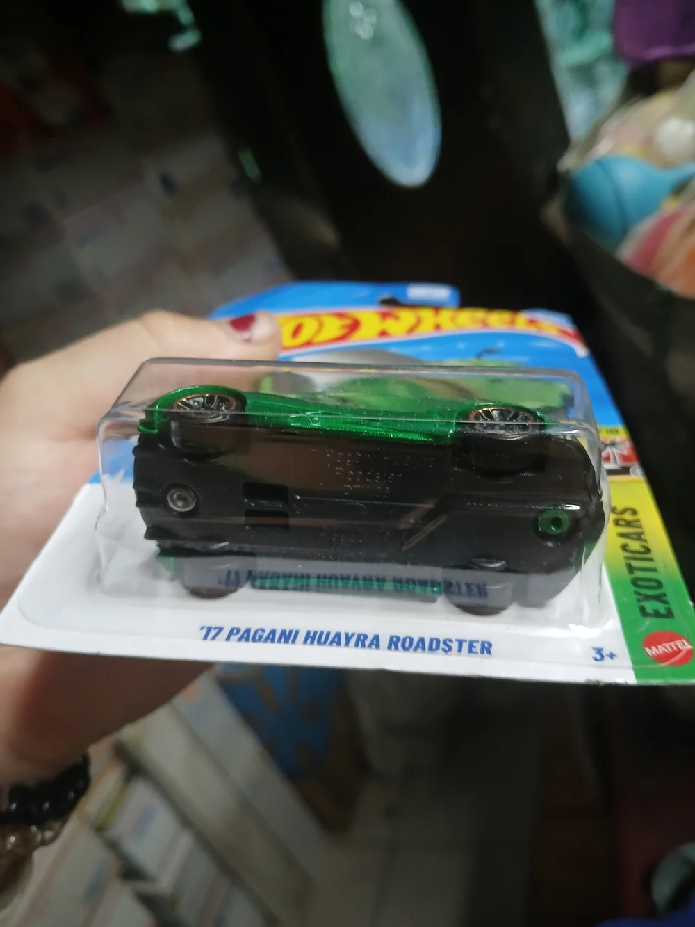 Hot Wheels '17 Pagani Huayra Roadster (Model JJH99) in metallic green from the 2